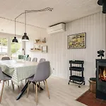Bright Cottage By The Lagoon-By Traum 度假居 Hals