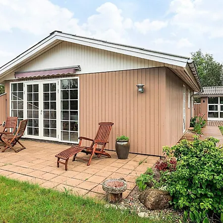 Bright By The Lagoon-by Traum *