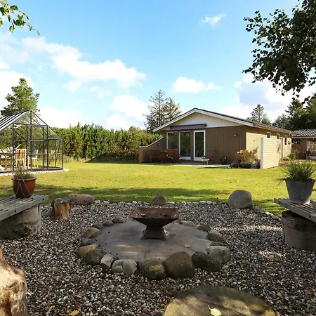 Bright By The Lagoon-by Traum Халс